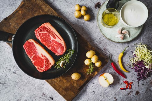 Ingredienser til steak med kålsalat