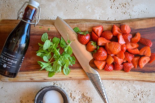 Ingredienser til balsamico-marinerede jordbær