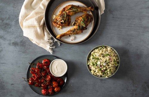 Kylling med couscous og bagte tomater