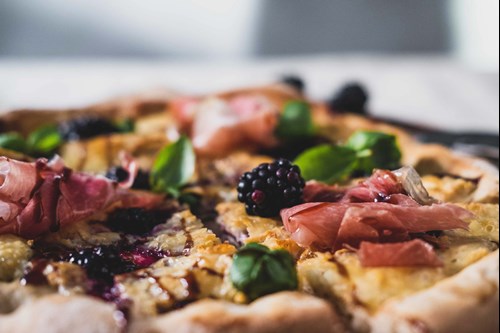 Pizza med brombær