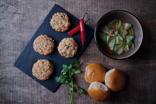 Laksebøffer til asiatisk burger